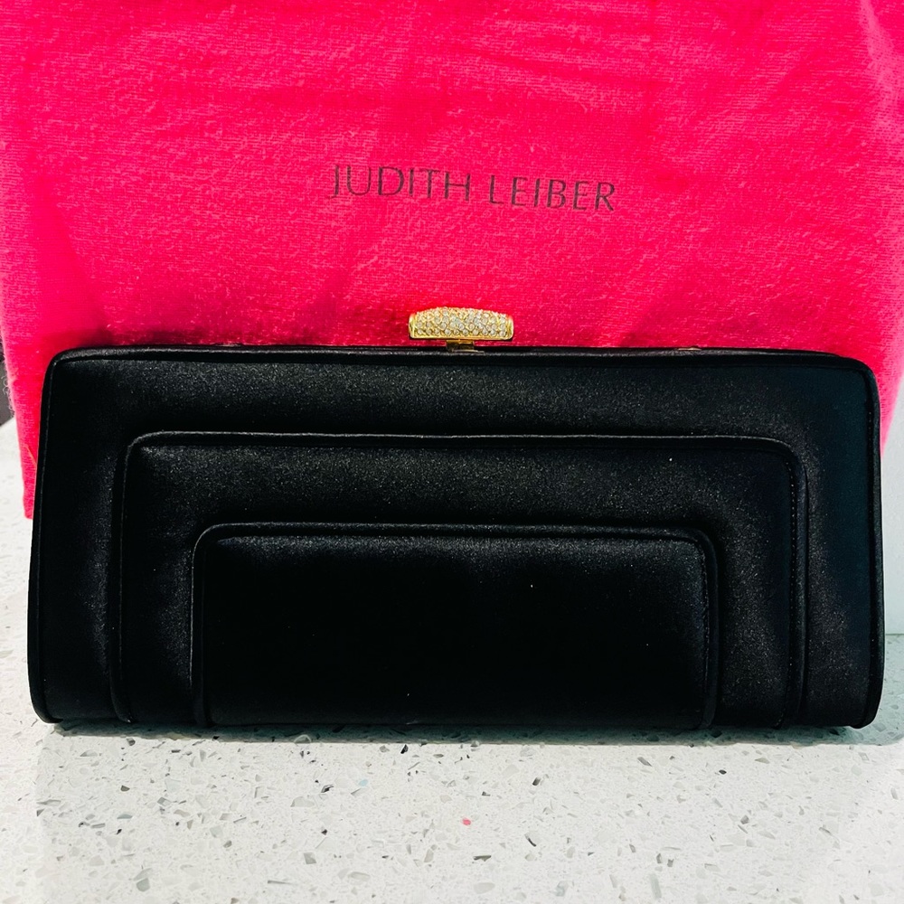 Judith Leiber Evening Clutch brand new.